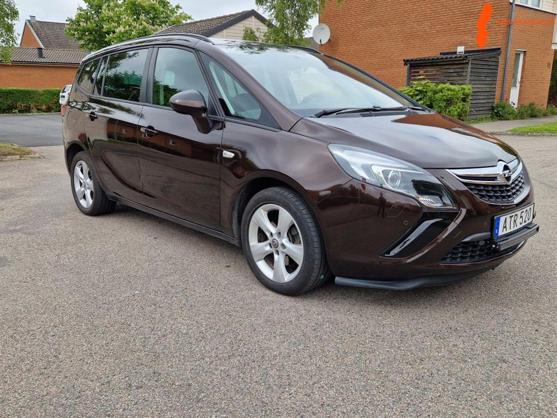 opel-zafira-tourer-16-cng