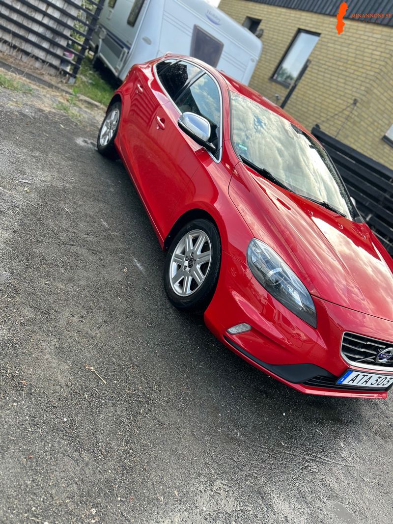 volvo-v40
