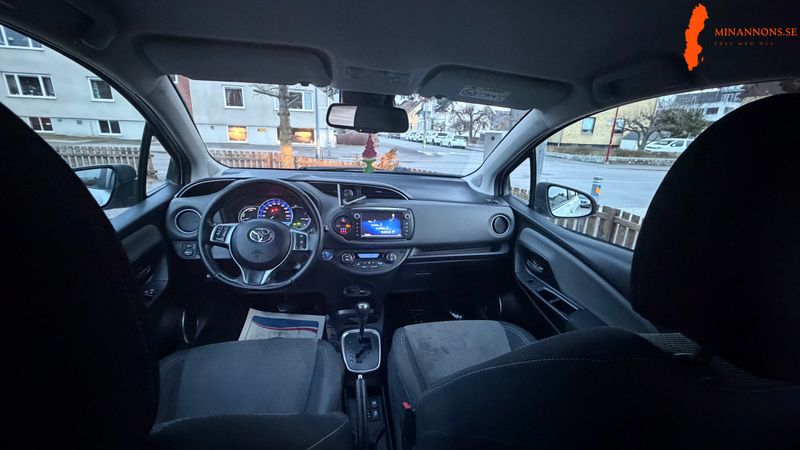 toyota-yaris-15-hybrid-2015-automat