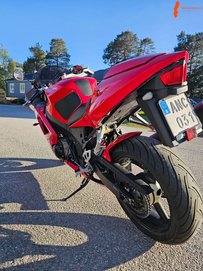 triumph-daytona-650