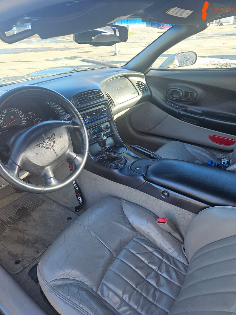 chevrolet-chevrolet-corvette-57-l-v8-rwd