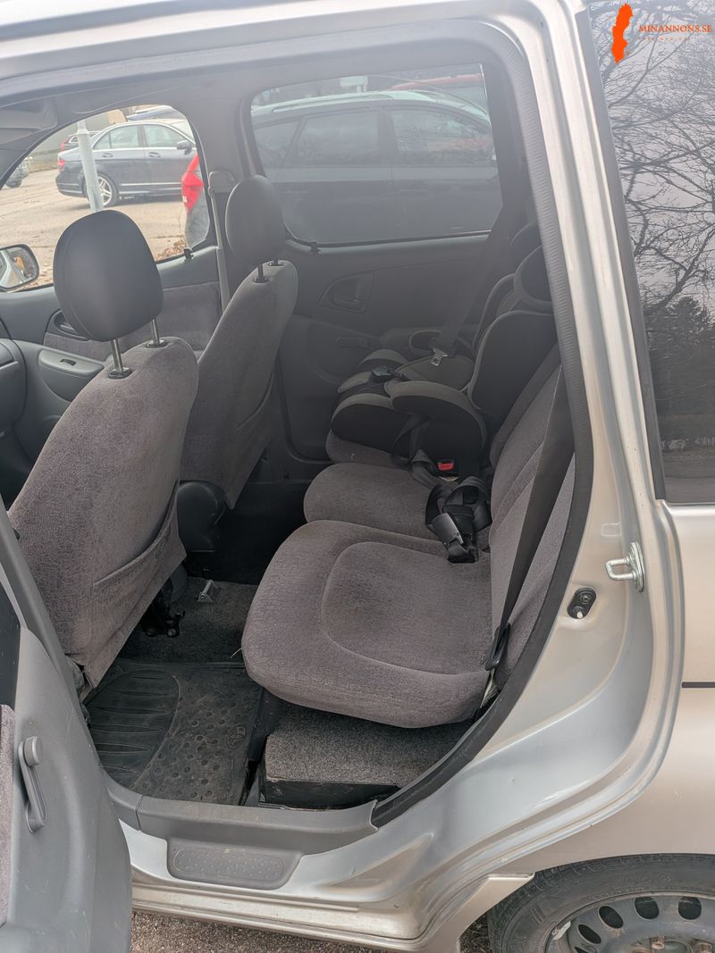 toyota-yaris-2000