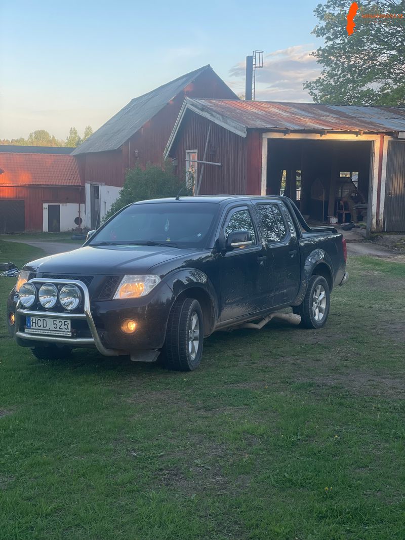 nissan-navara-d40-2011-a-traktor