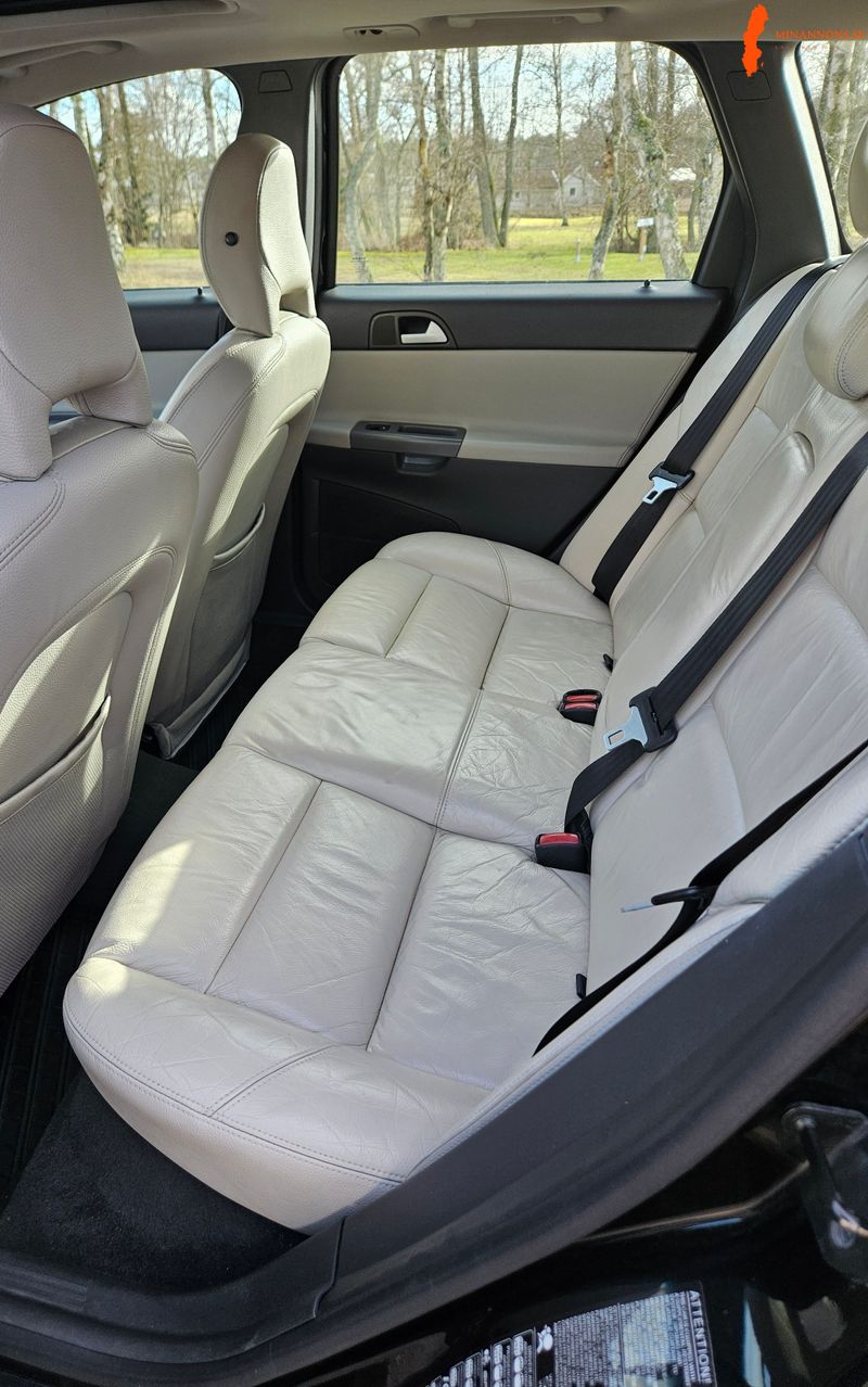 volvo-v50-24i-nybesiktad-och-nyservad