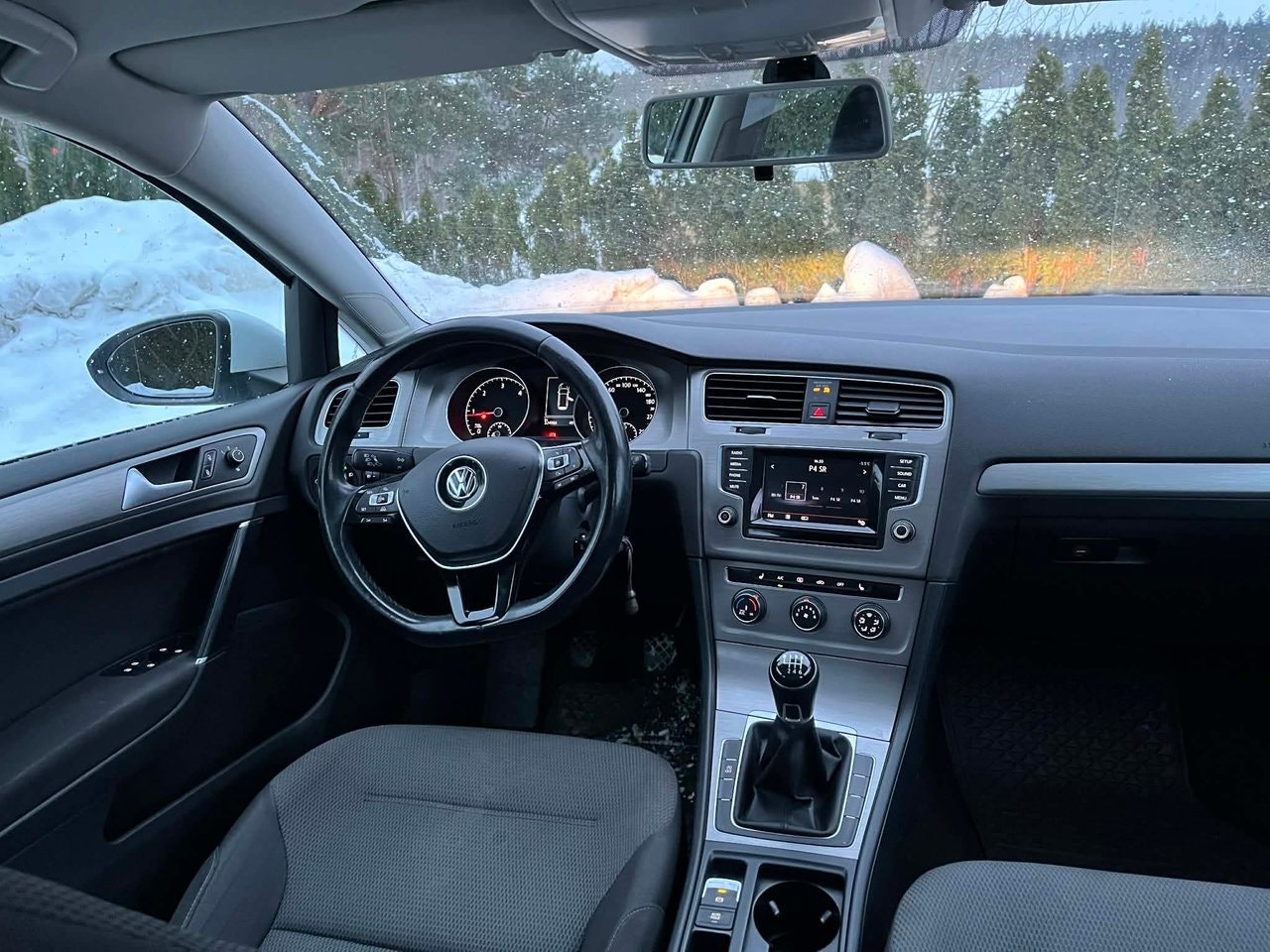 volkswagen-golf-sportscombi-16-tdi-dpf-bluemotion