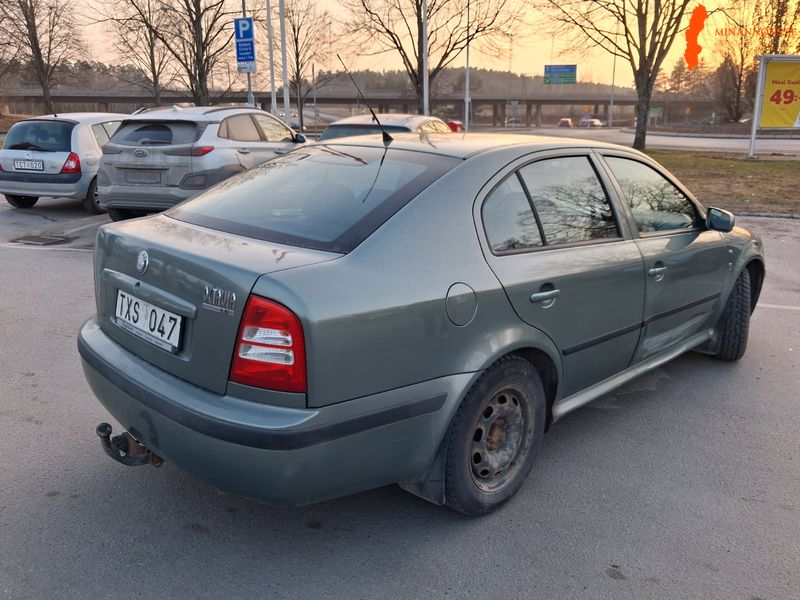 skoda-octavia-tour-16-mpi-manuell-102hk-2003-5-vaxlar