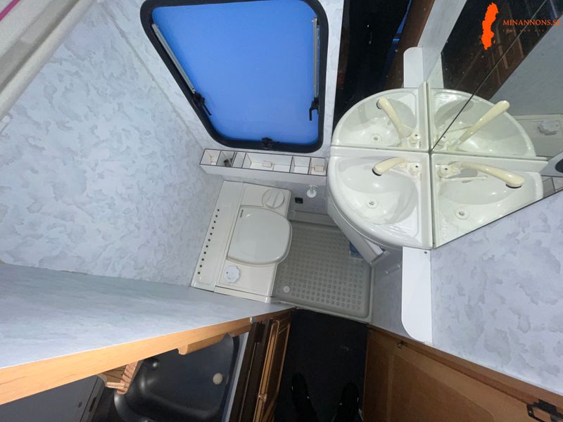 adria-unica-c-502-lh-langbaddbesiktigadfortaltmarkis1996