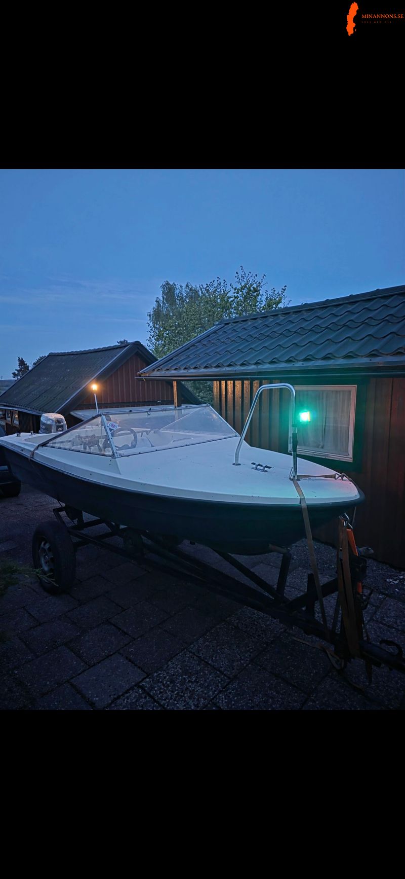 byteskoll-sportbat-med-20-hk-evinrude-fran-1985