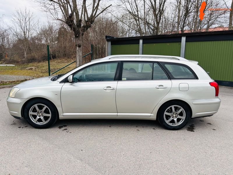 besiktigad-skattad-toyota-avensis-manuell-2005