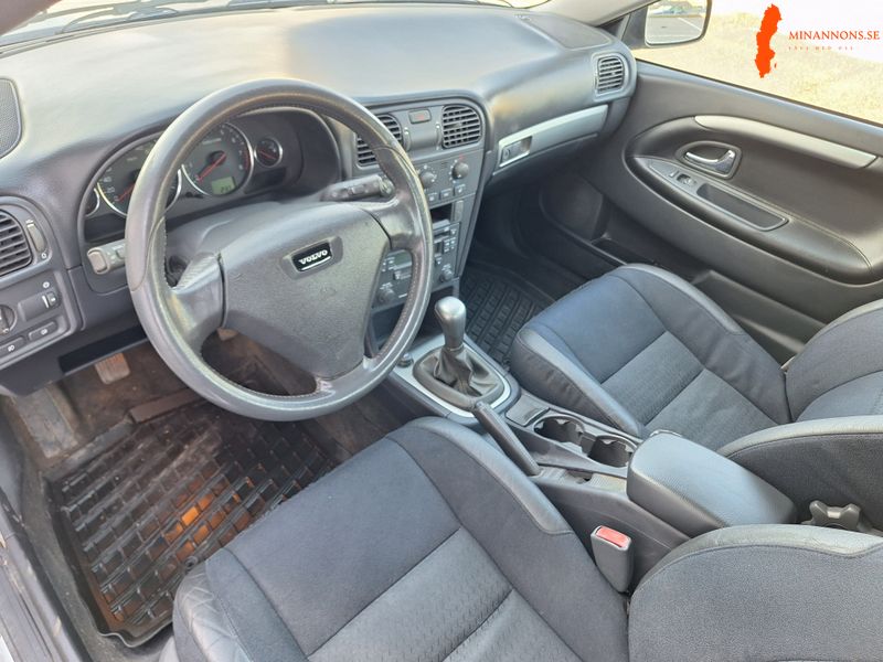 volvo-v40-20t-163hk-nybesiktigad-motorvarmare