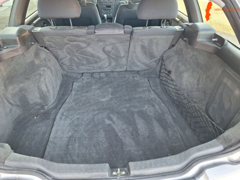 volvo-v40-20t-163hk-nybesiktigad-motorvarmare