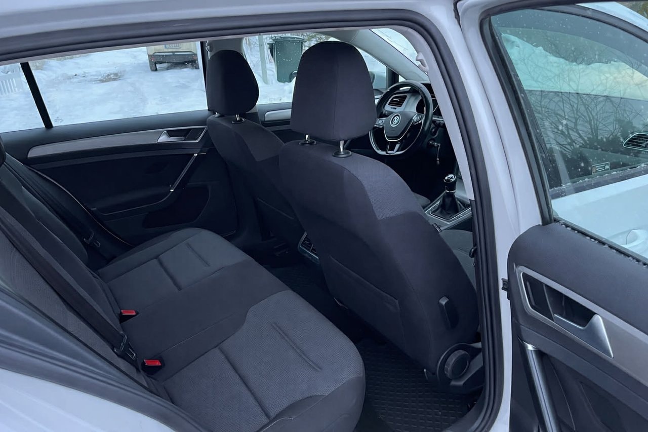 volkswagen-golf-sportscombi-16-tdi-dpf-bluemotion