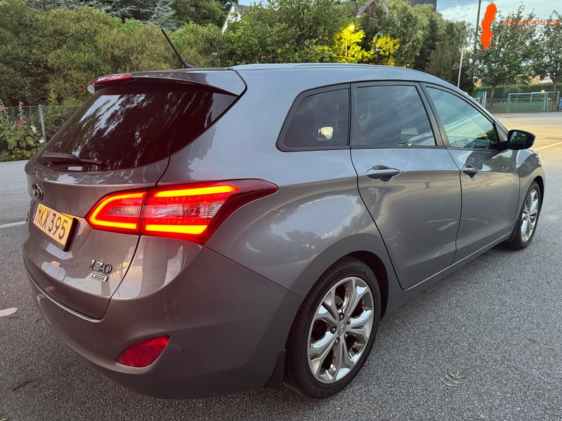 hyundai-i-30-16-crdi-panoramatak-nyservad