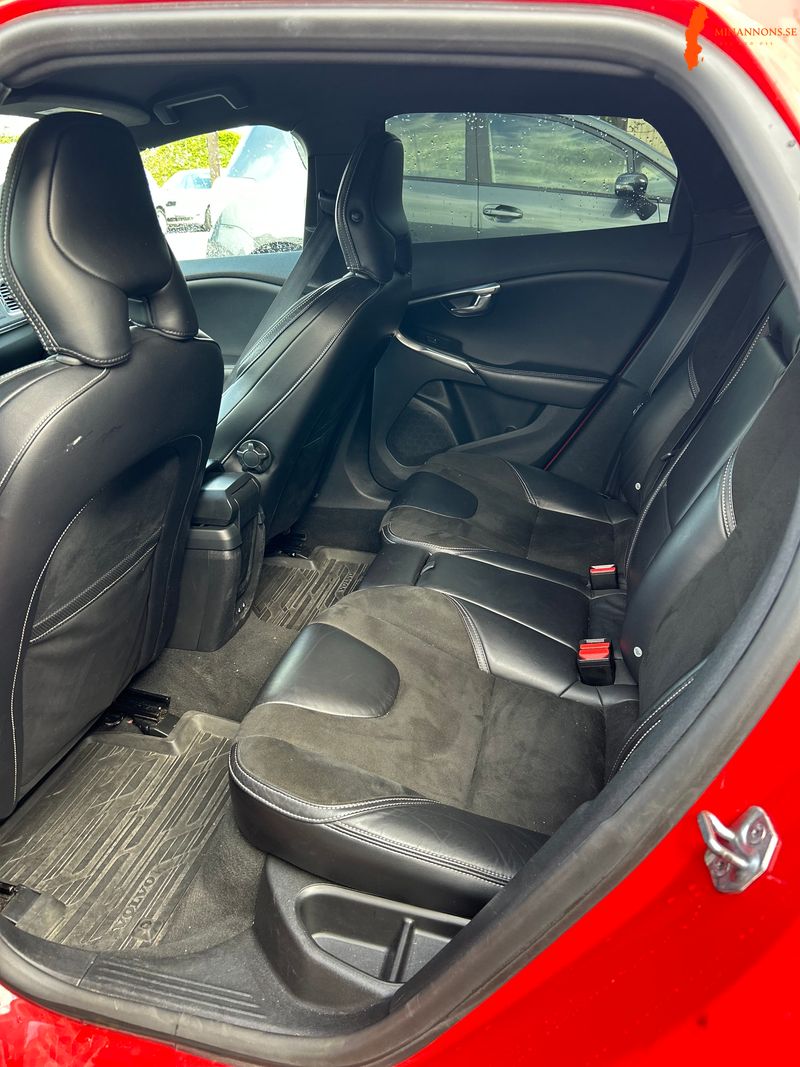 volvo-v40