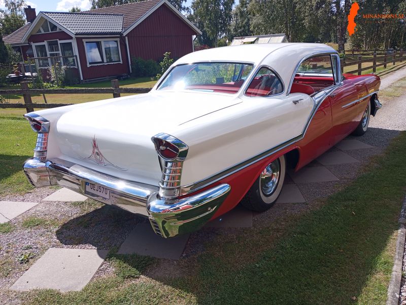 oldsmobile-1957-4dr-ht