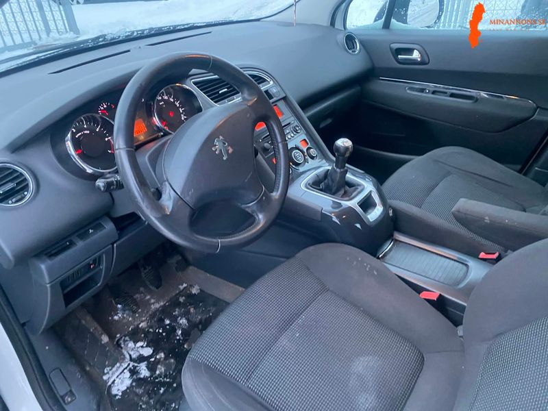 peugeot-5008-16-vti-manuell-120hk-2012