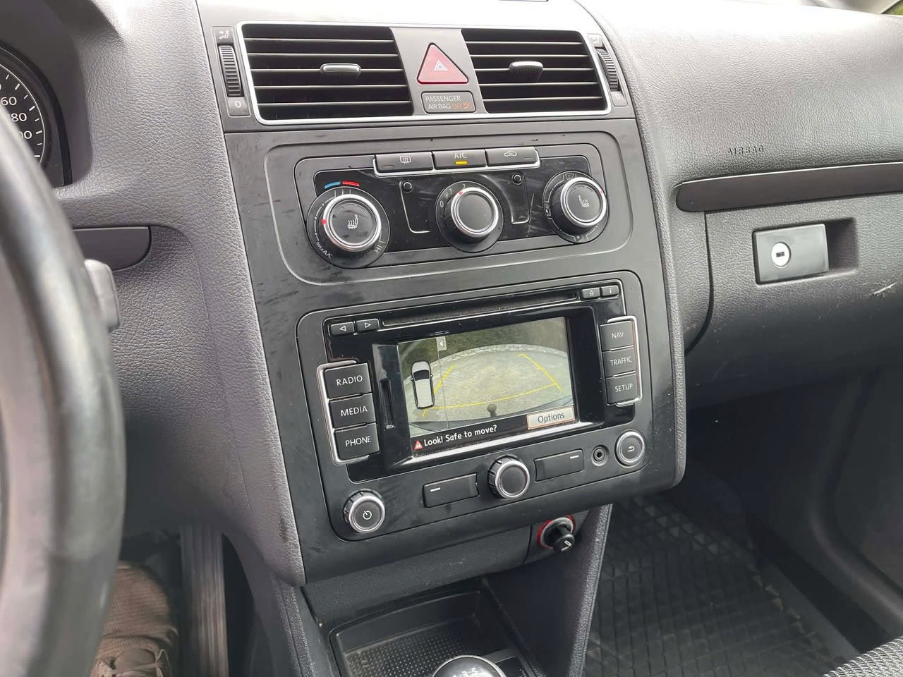 volkswagen-touran-7-seater-20-tdi-dpf