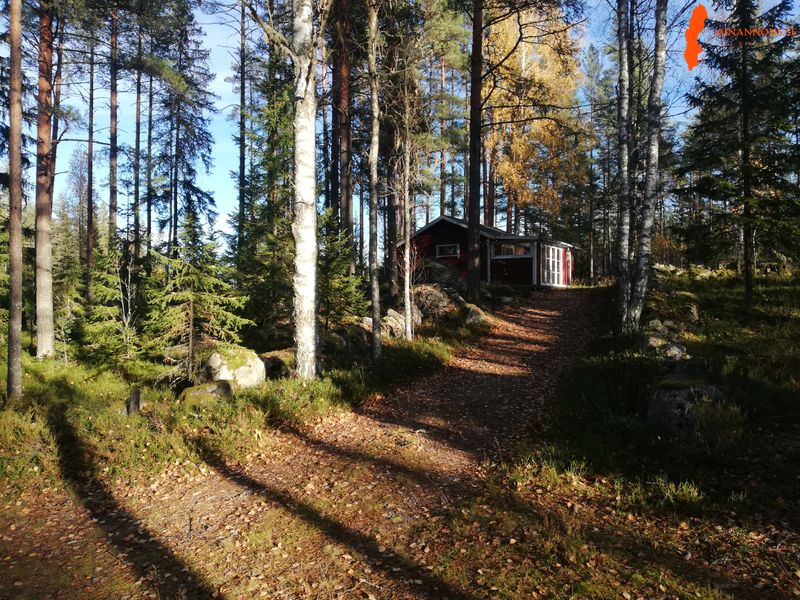 sommarstuga-med-stor-tomt