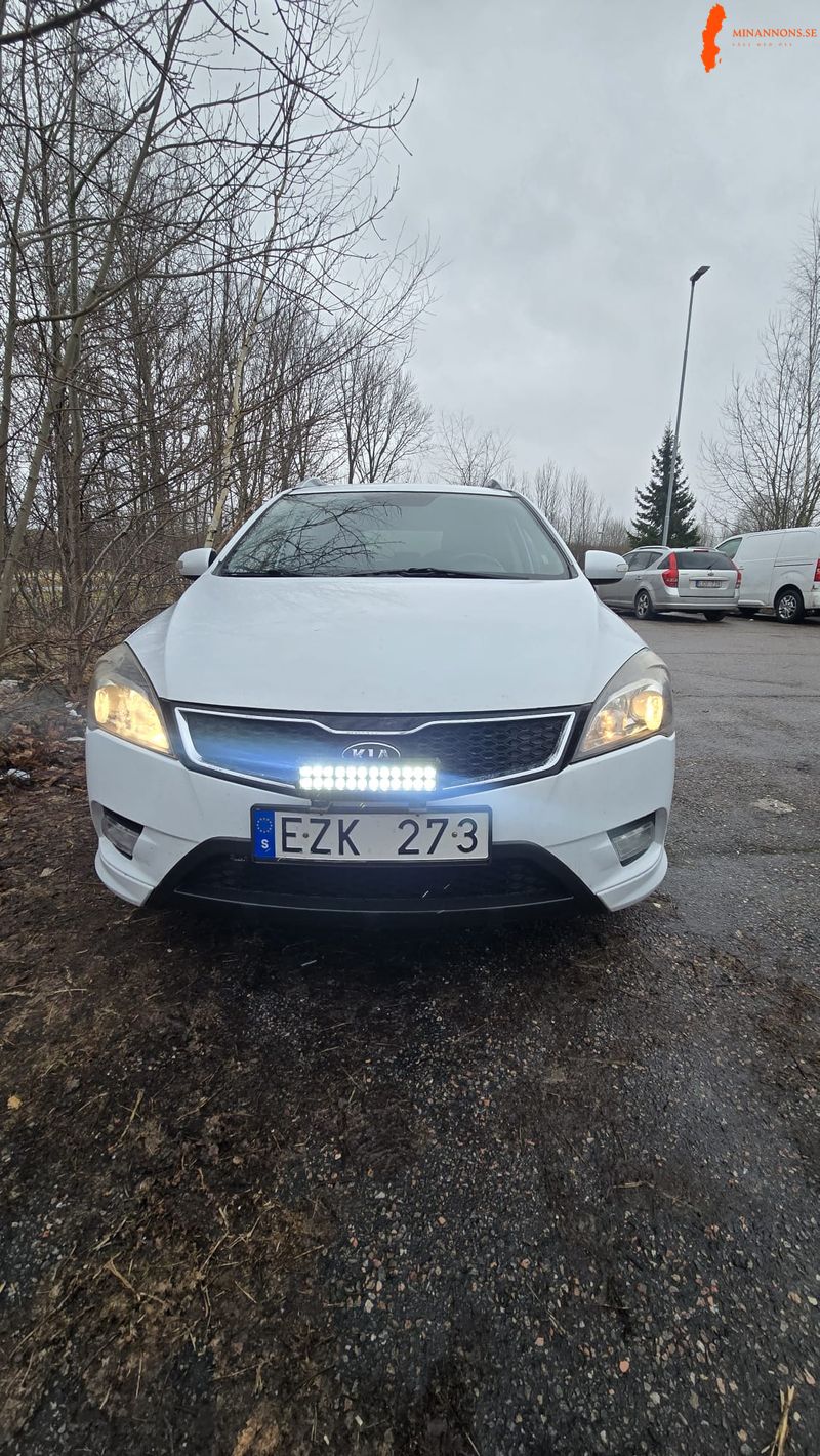 kia-ceed-sportswagon-16-crdi-128-128hk-2012