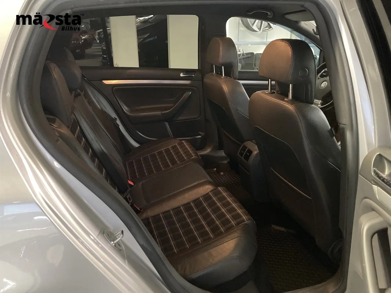 volkswagen-golf-5-door-gti-edition-30-20-turbo-fsi-dsg-sekventiell