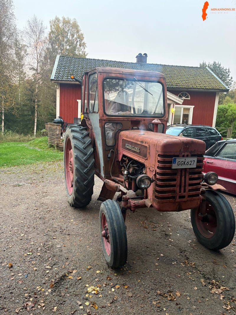 traktor-ih-b275