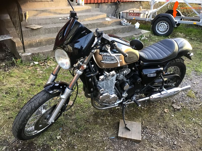 triumph-thunderbird-900