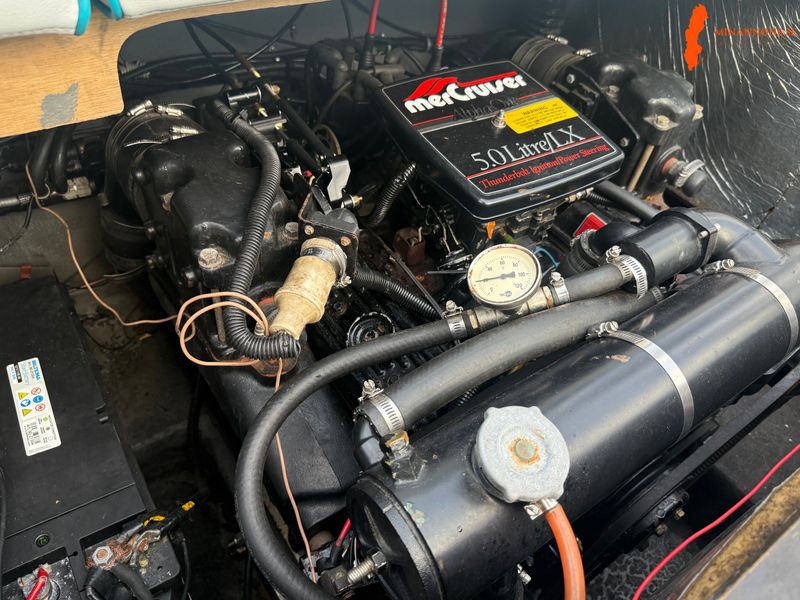 regal-valanti-220-xl-v8-klassisk-sportbat-med-harligt-v8