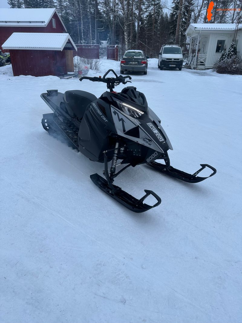arctic-cat-m8000-2019