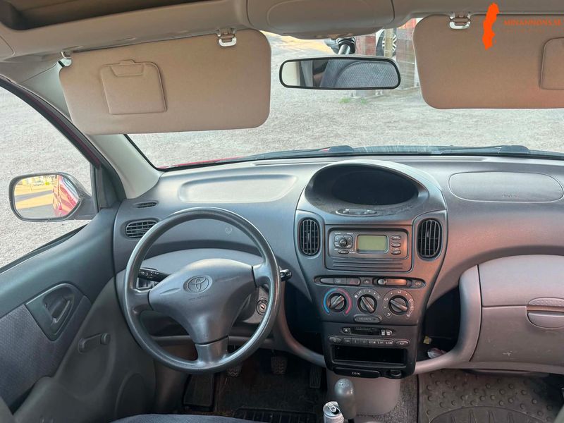 toyota-toyota-yaris-verso-13l
