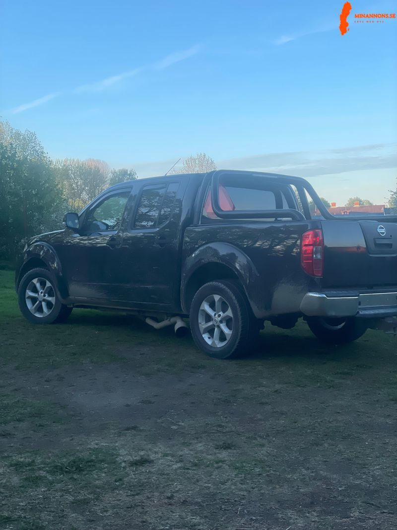 nissan-navara-d40-2011-a-traktor