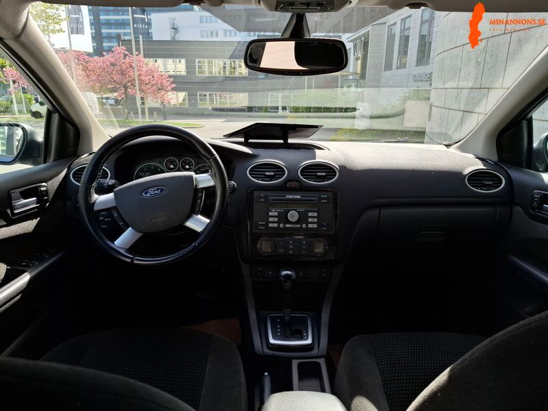 ford-focus-20-ghia-kombi-06-automat