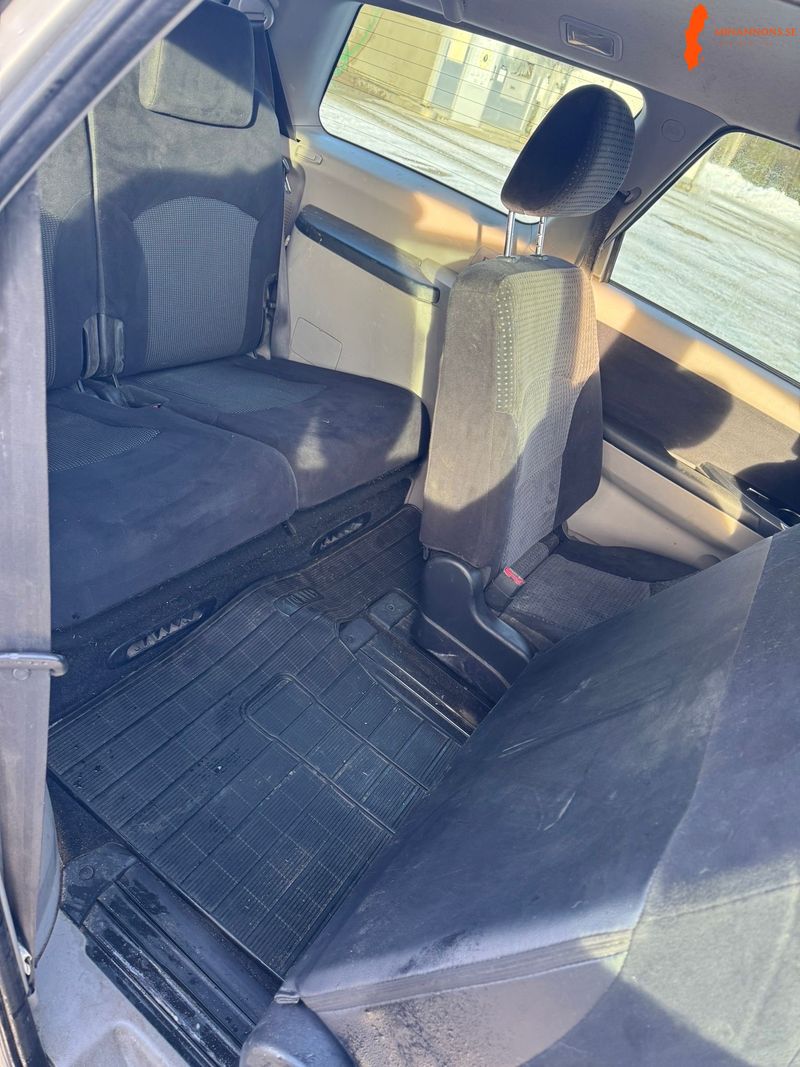 mitsubishi-grandis-7-seater-24-mivec-manuell-165hk-2008