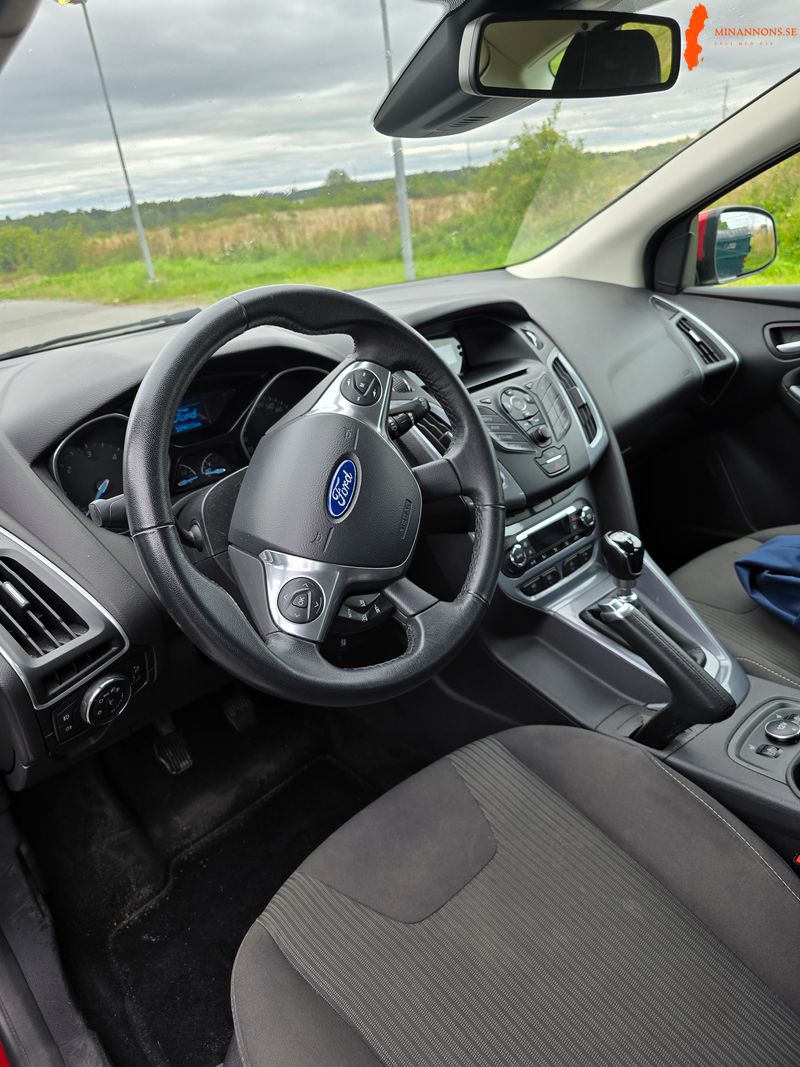 ford-focus-16-titanium-11-800-mil-fin-valvardad-vinterdack-dubb-med-falgar