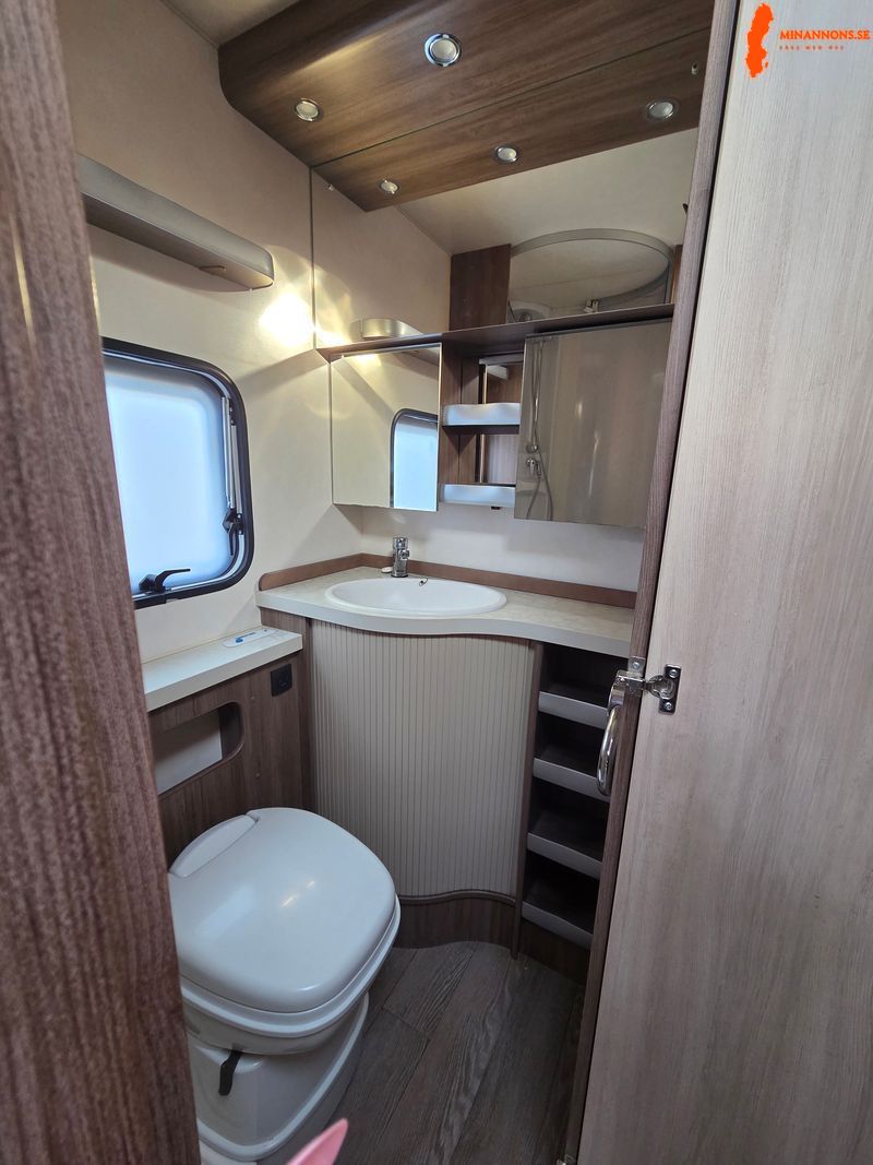 hobby-545-kmf-de-luxe-2016-barnkammare-6-sovplatser