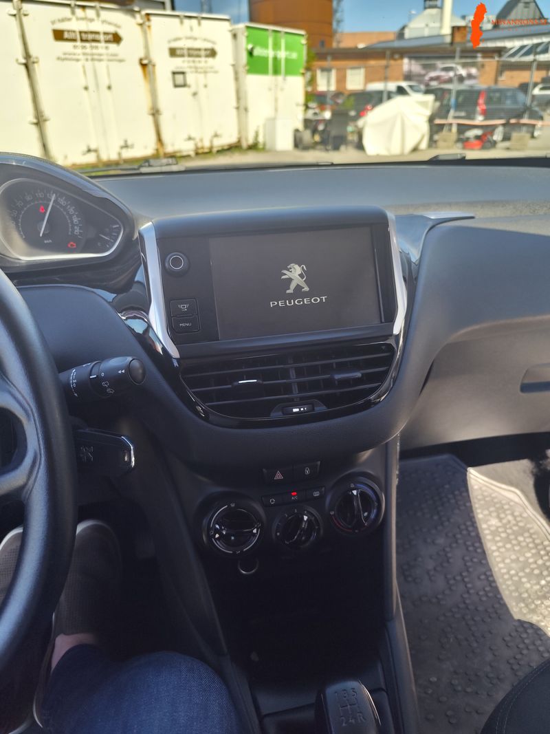 peugeot-208-12-vti