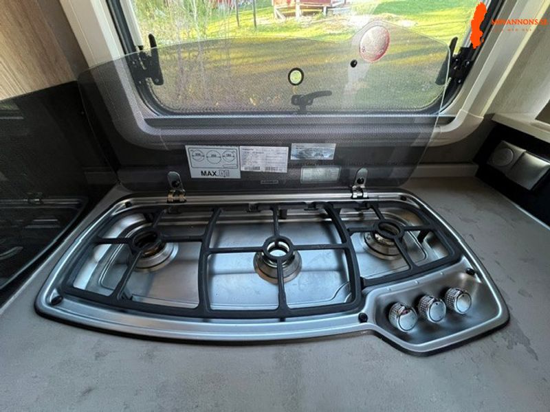 knaus-sky-i-700-leg
