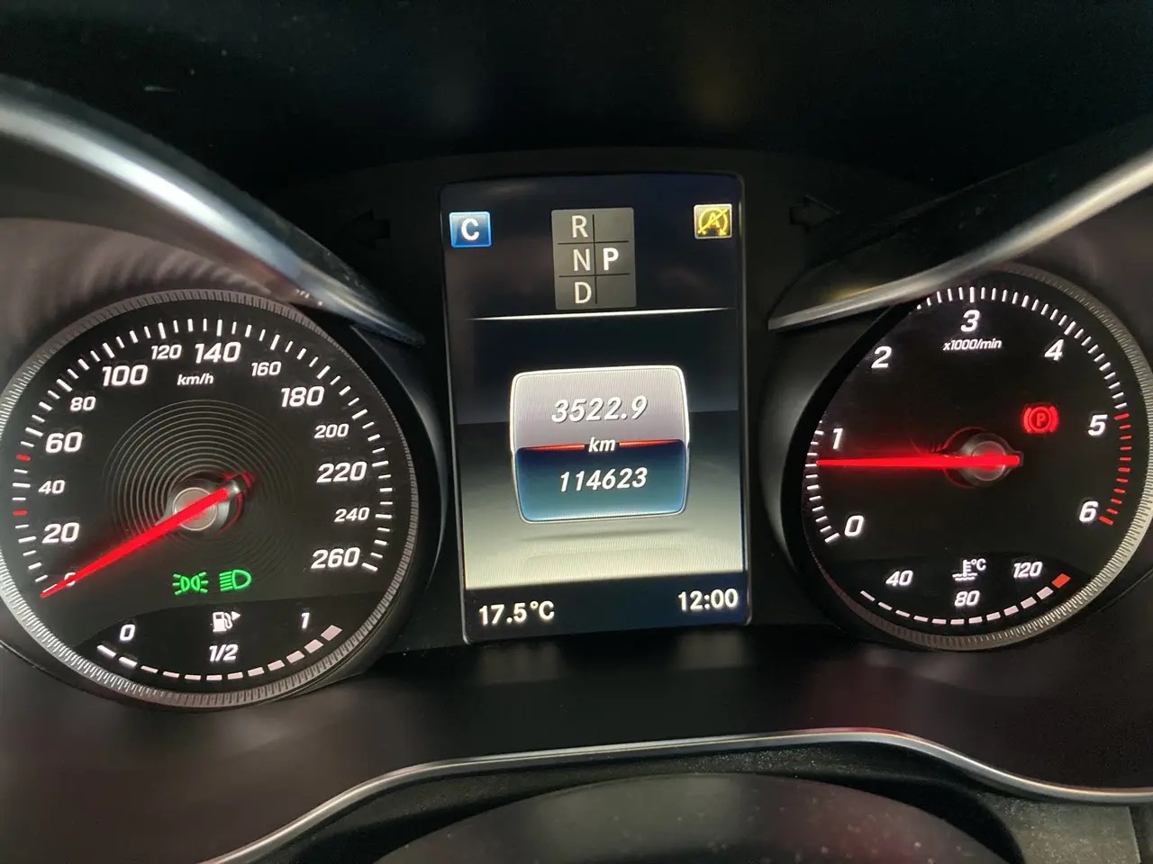 mercedes-benz-glc-220-d-4matic-9g-tronic