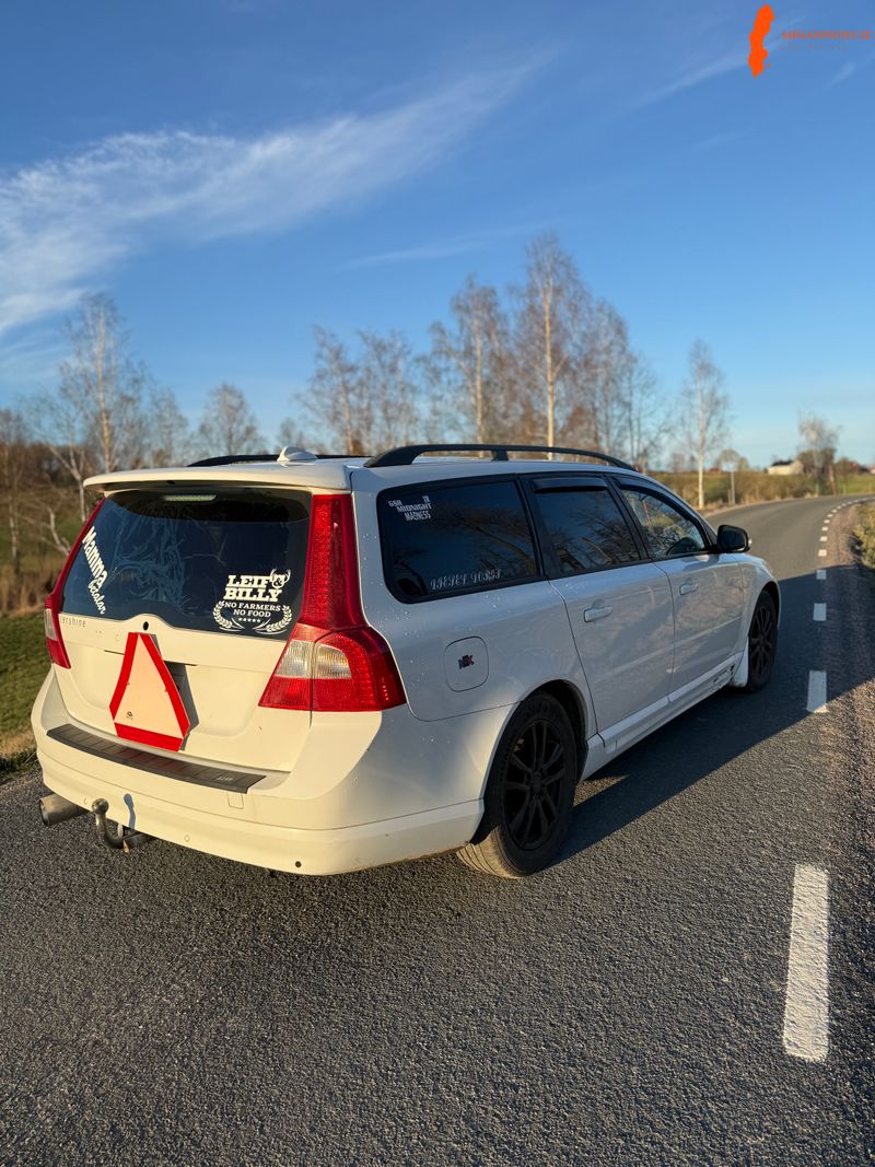 a-traktor-volvo-v-70-fas-2-bud