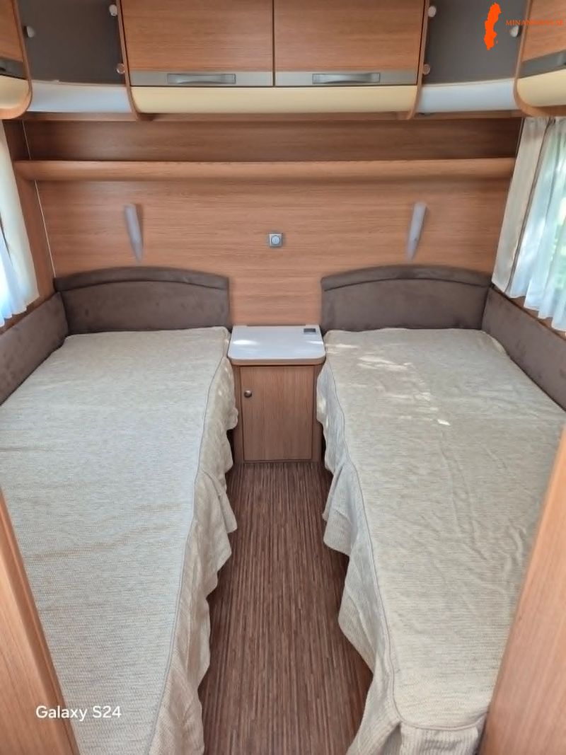 adria-adora-512-ul-alde-fortalt-langbaddar-2009
