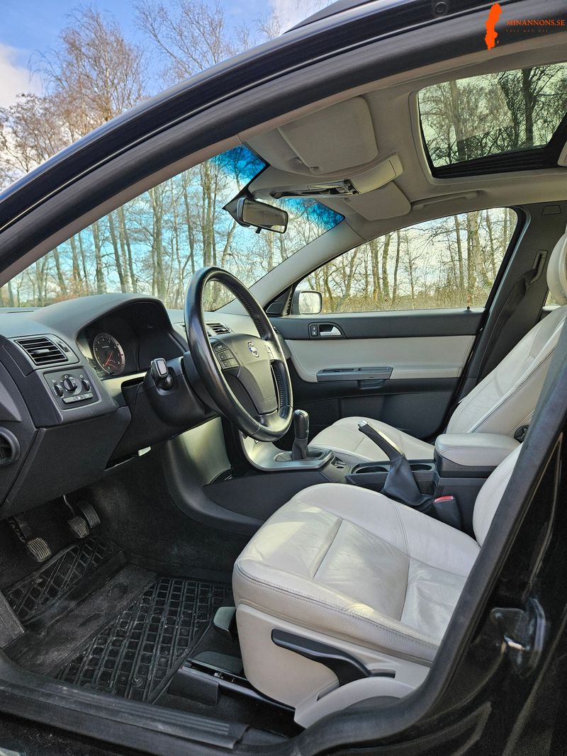 volvo-v50-24i-nybesiktad-och-nyservad