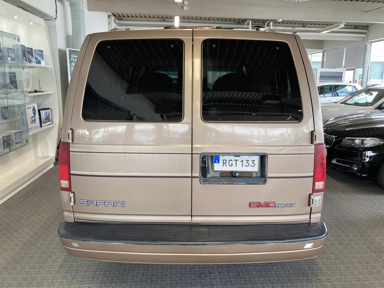 gmc-safari-conversion-van-43-v6-hydra-matic