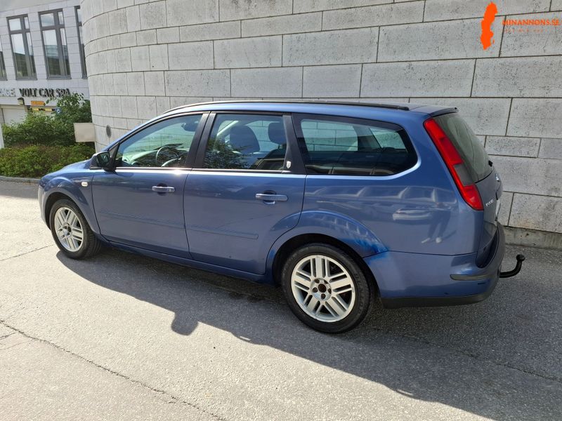 ford-focus-20-ghia-kombi-06-automat