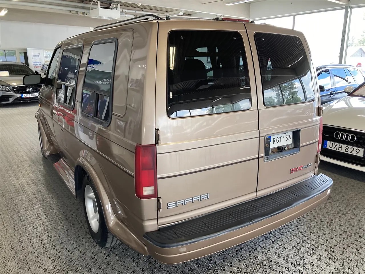 gmc-safari-conversion-van-43-v6-hydra-matic