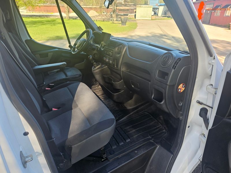 nissan-nv400