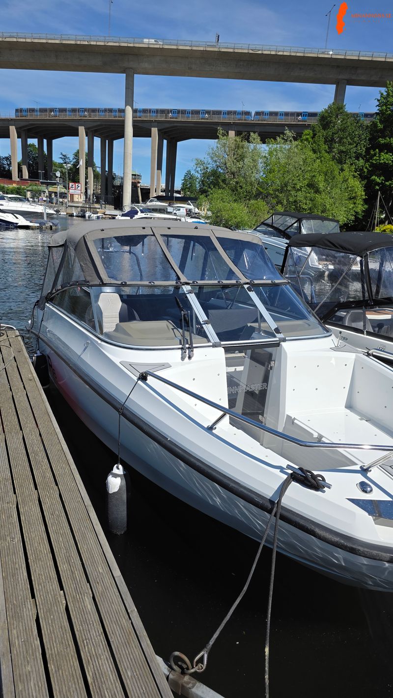 finnmaster-r6-f200-med-stora-motorn-och-fa-gangtimmar
