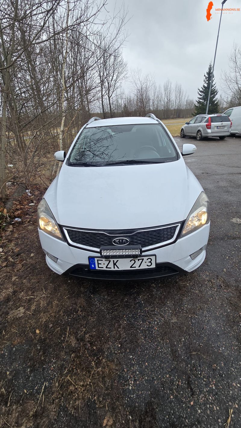 kia-ceed-sportswagon-16-crdi-128-128hk-2012