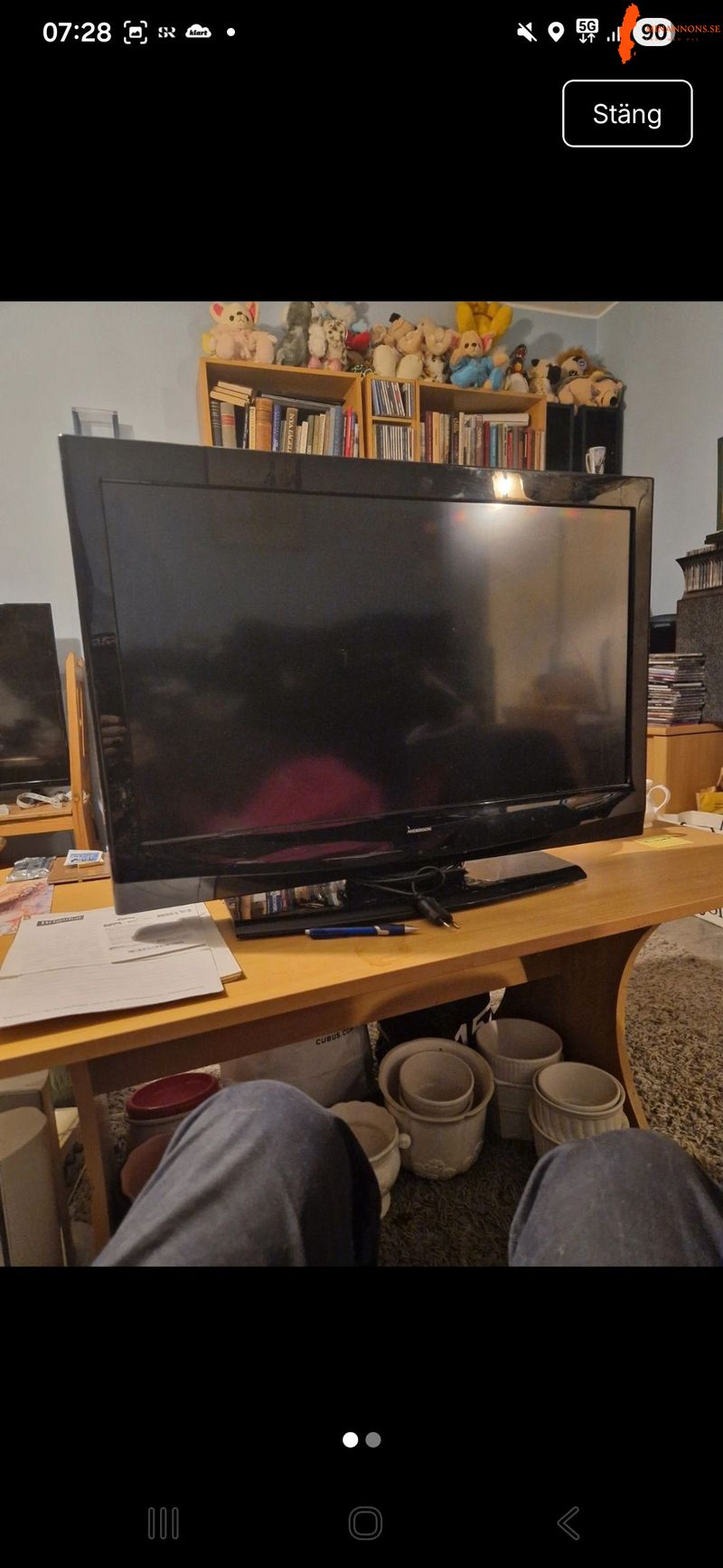 platt-tv-med-programmerbar-universalfjarrkontroll-fran-konig