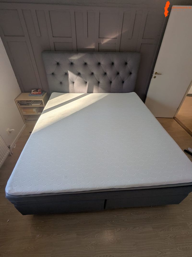 kontinental säng 180* 200 cms med maddrass grå i färg finns i trollhät