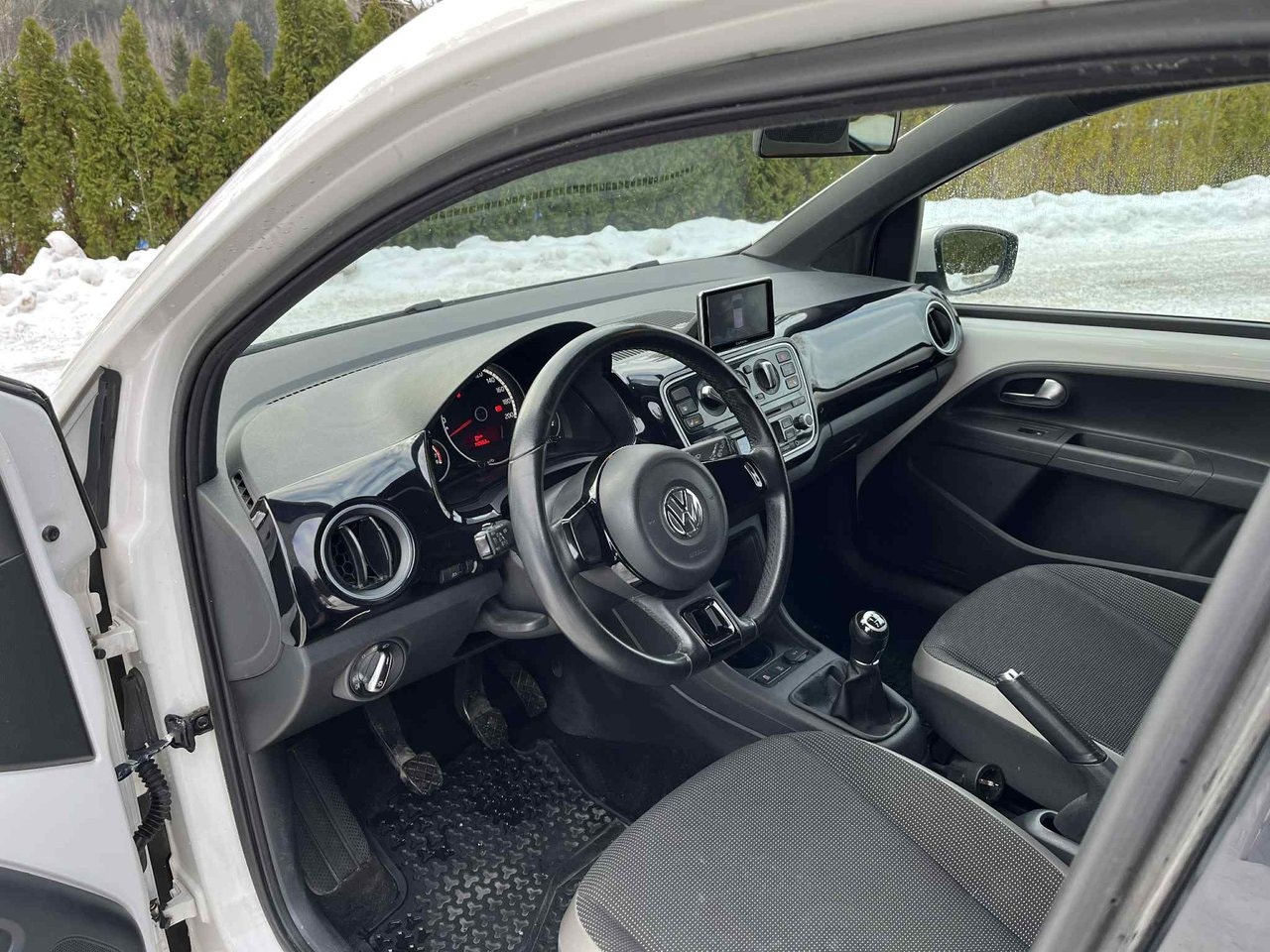 volkswagen-up-5-dorrar-10-mpi