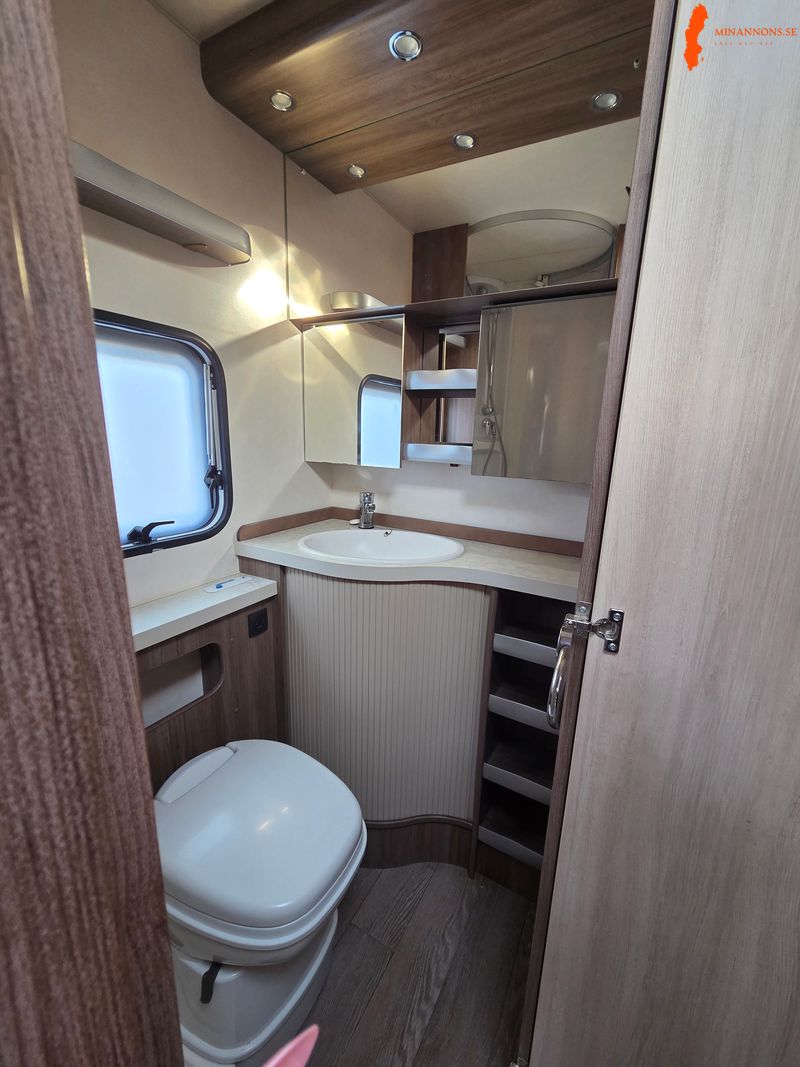 hobby-545-kmf-de-luxe-2016-barnkammare-6-sovplatser
